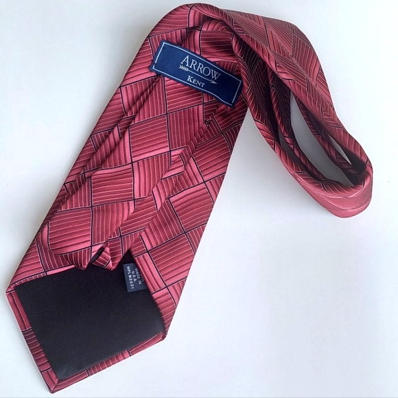 A Sharp Looking Purplish Pink Red Toned Tie Size (OS) - Picture 3 of 4